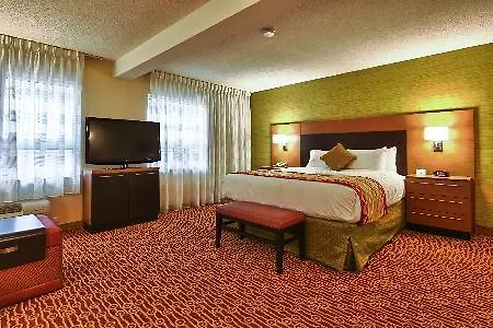 Towneplace Suites By Marriott Mississauga-Airport Corporate Centre Hotel